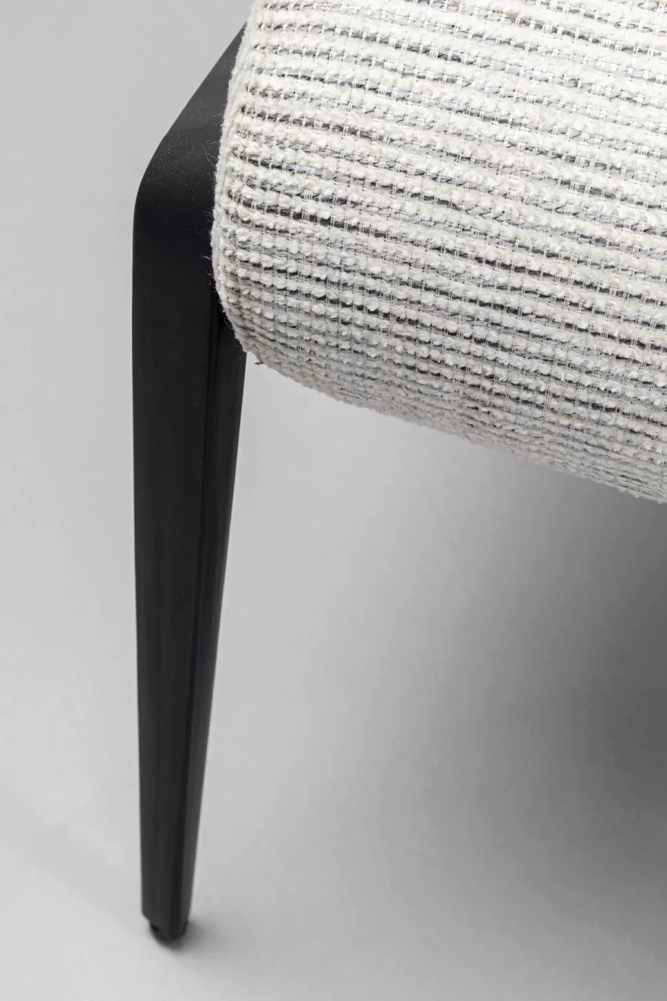 Ławki-KARE Design Ławka Do Przedpokoju Jasnoszara Z Czarnymi Stalowymi Nogami 130 Cm