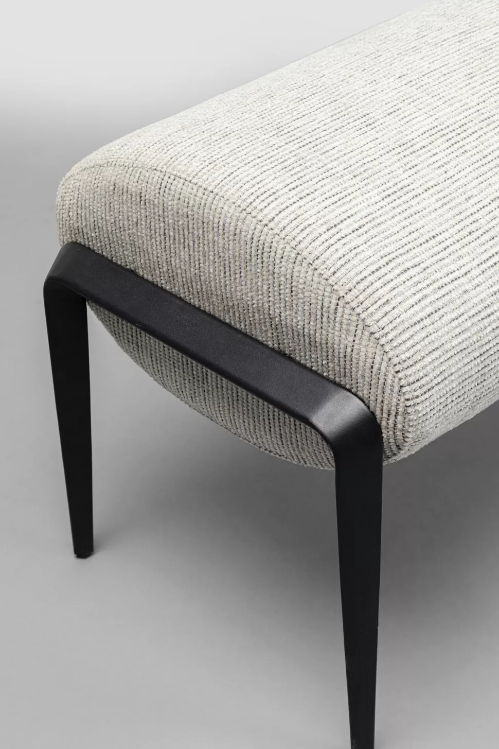 Ławki-KARE Design Ławka Do Przedpokoju Jasnoszara Z Czarnymi Stalowymi Nogami 130 Cm