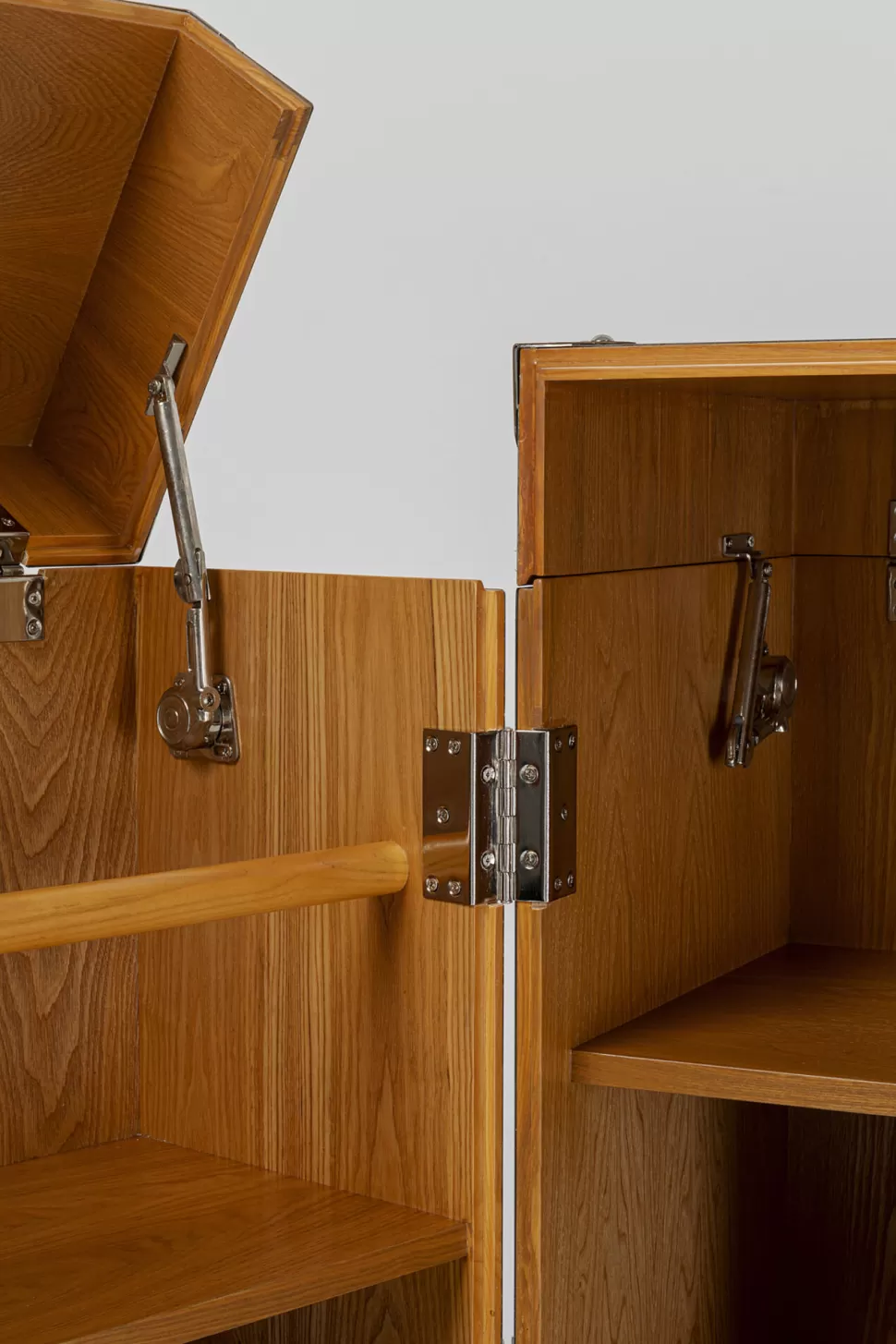 Barki-KARE Design Barek Na Kółkach Rozkładany Stal Srebrna Wnętrze Naturalne 64x145 Cm