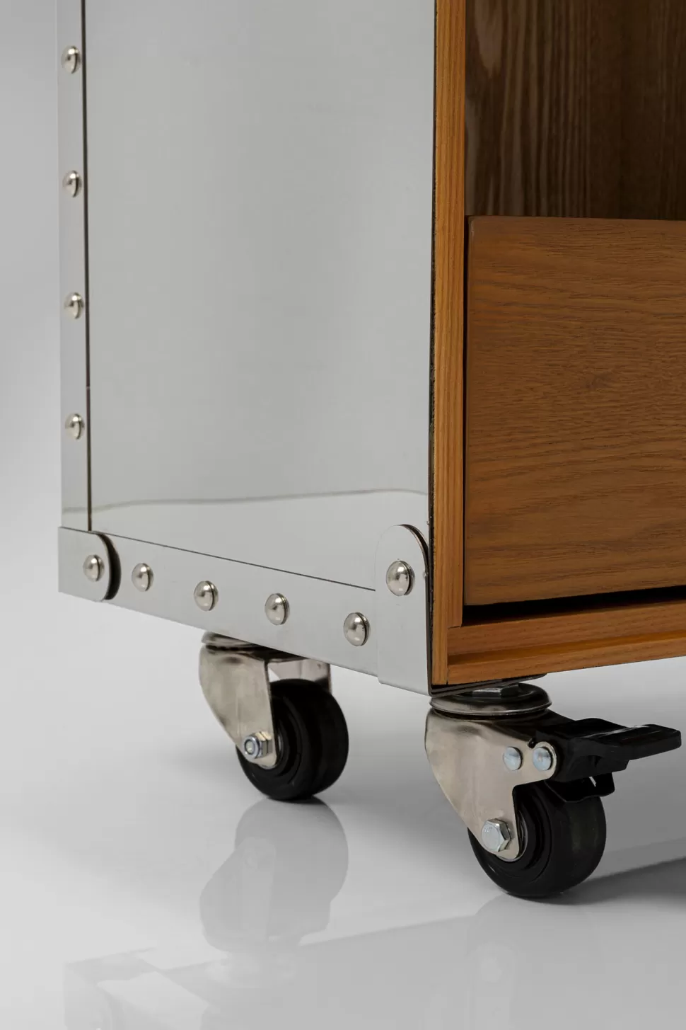Barki-KARE Design Barek Na Kółkach Rozkładany Stal Srebrna Wnętrze Naturalne 64x145 Cm
