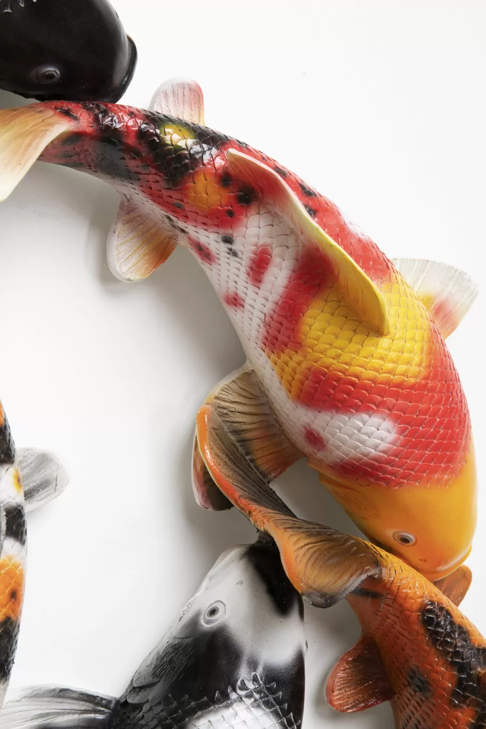 Dekoracje Ścienne-KARE Design Dekoracja ścienna Kolorowa Ryba Koi Włókno Szklane Ø102 Cm