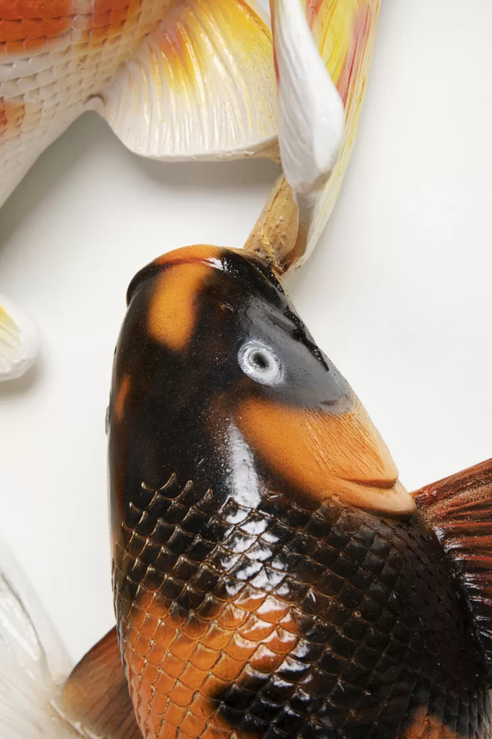 Dekoracje Ścienne-KARE Design Dekoracja ścienna Kolorowa Ryba Koi Włókno Szklane Ø102 Cm