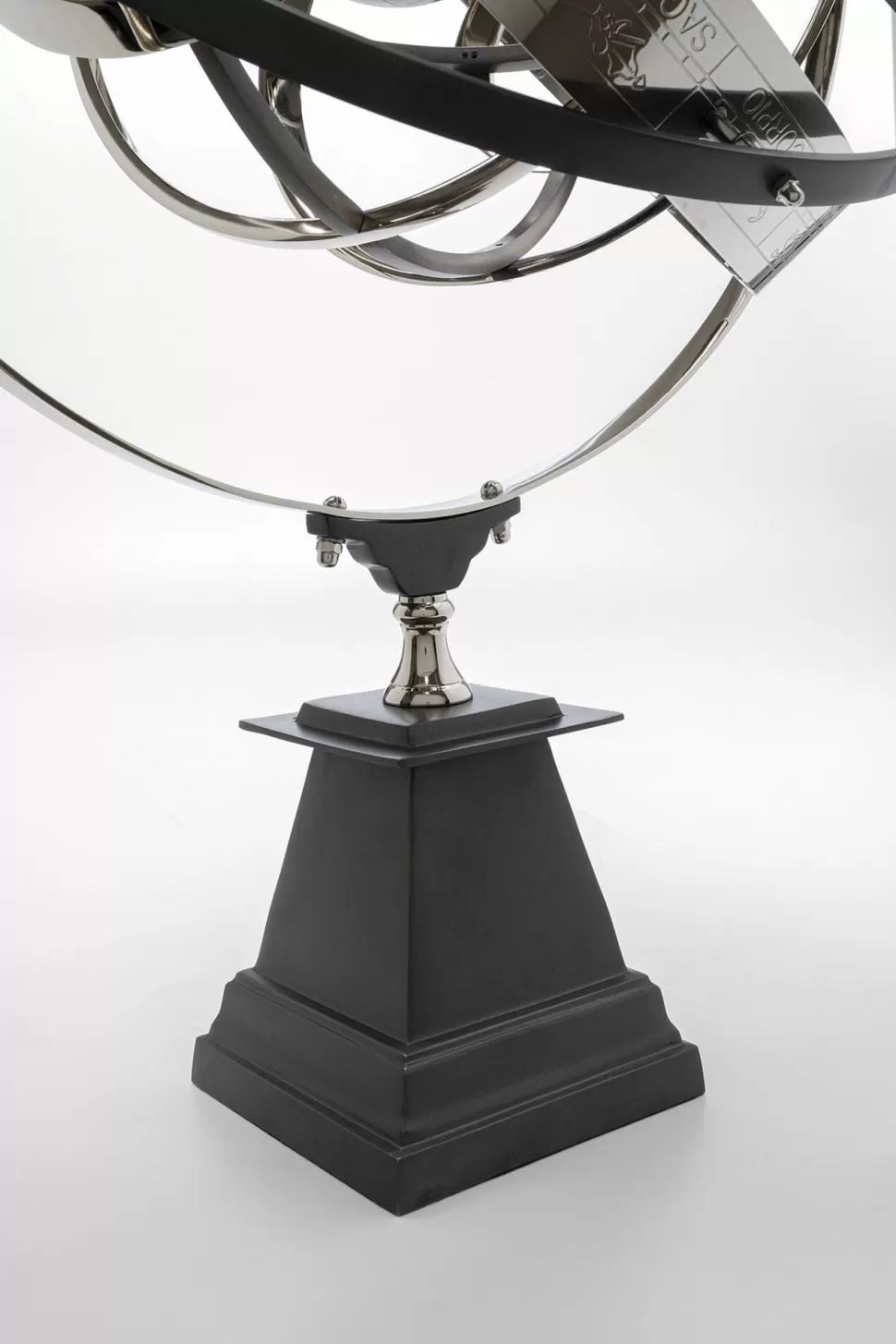 Figurki Dekoracyjne-KARE Design Dekoracja Do Salonu Sfera Armilarna Stal I Aluminium 56x82 Cm