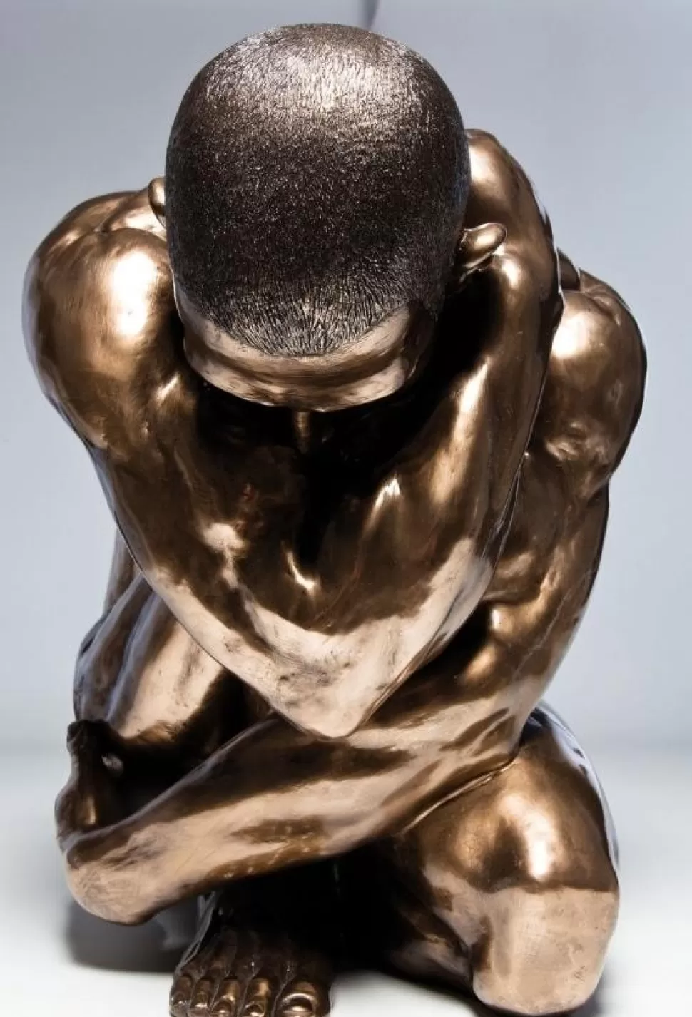 Figurki Dekoracyjne-KARE Design Figurka Dekoracyjna Nude Man Hug 35x54 Cm Brązowa