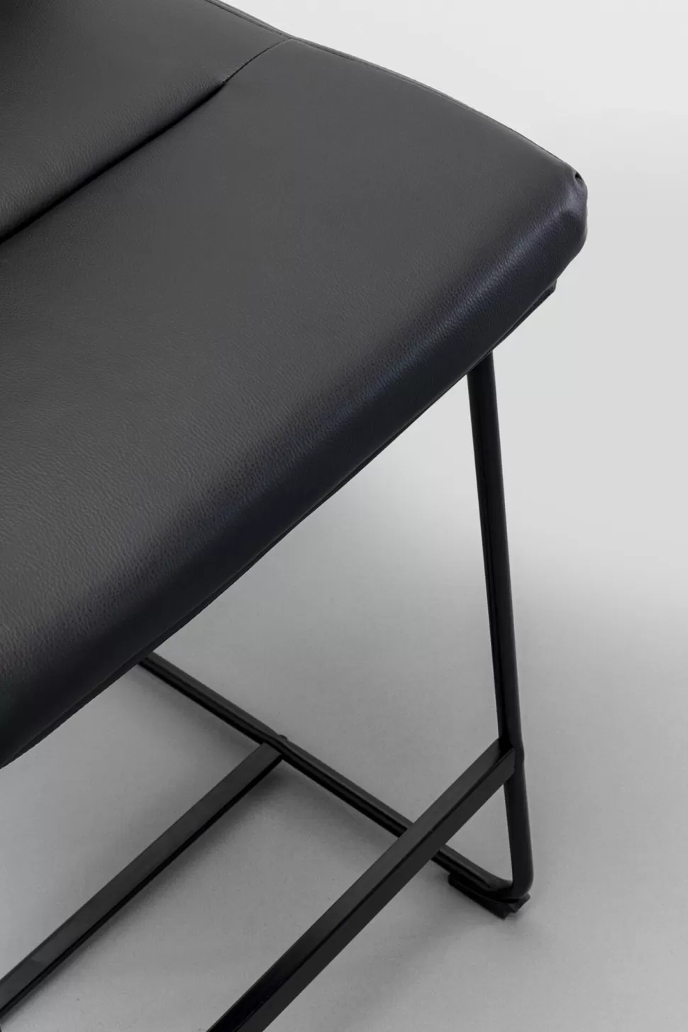 Hokery-KARE Design Hoker W Kolorze Czarnym Ekoskóra I Stal 75 Cm