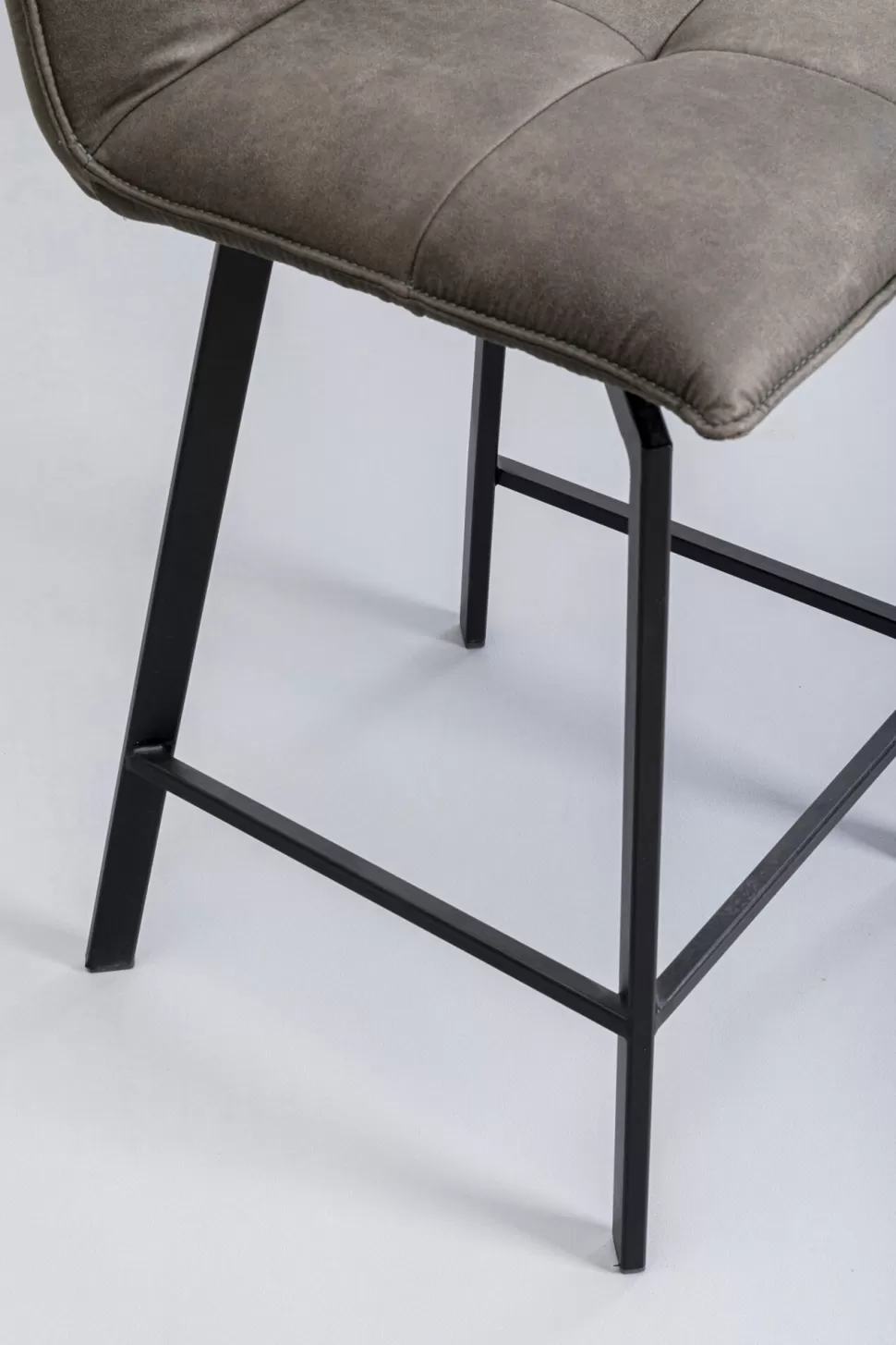 Hokery-KARE Design Hoker Z Obrotowym Siedziskiem Pikowany Brązowy Nogi Stal 69 Cm