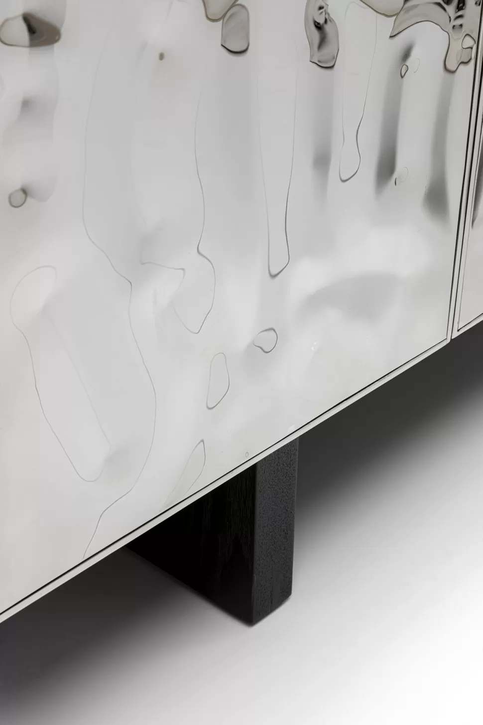Komody-KARE Design Komoda 4-drzwiowa Fornirowana Czarna Front Srebrny Ze Stali Nierdzewnej 160x78 Cm