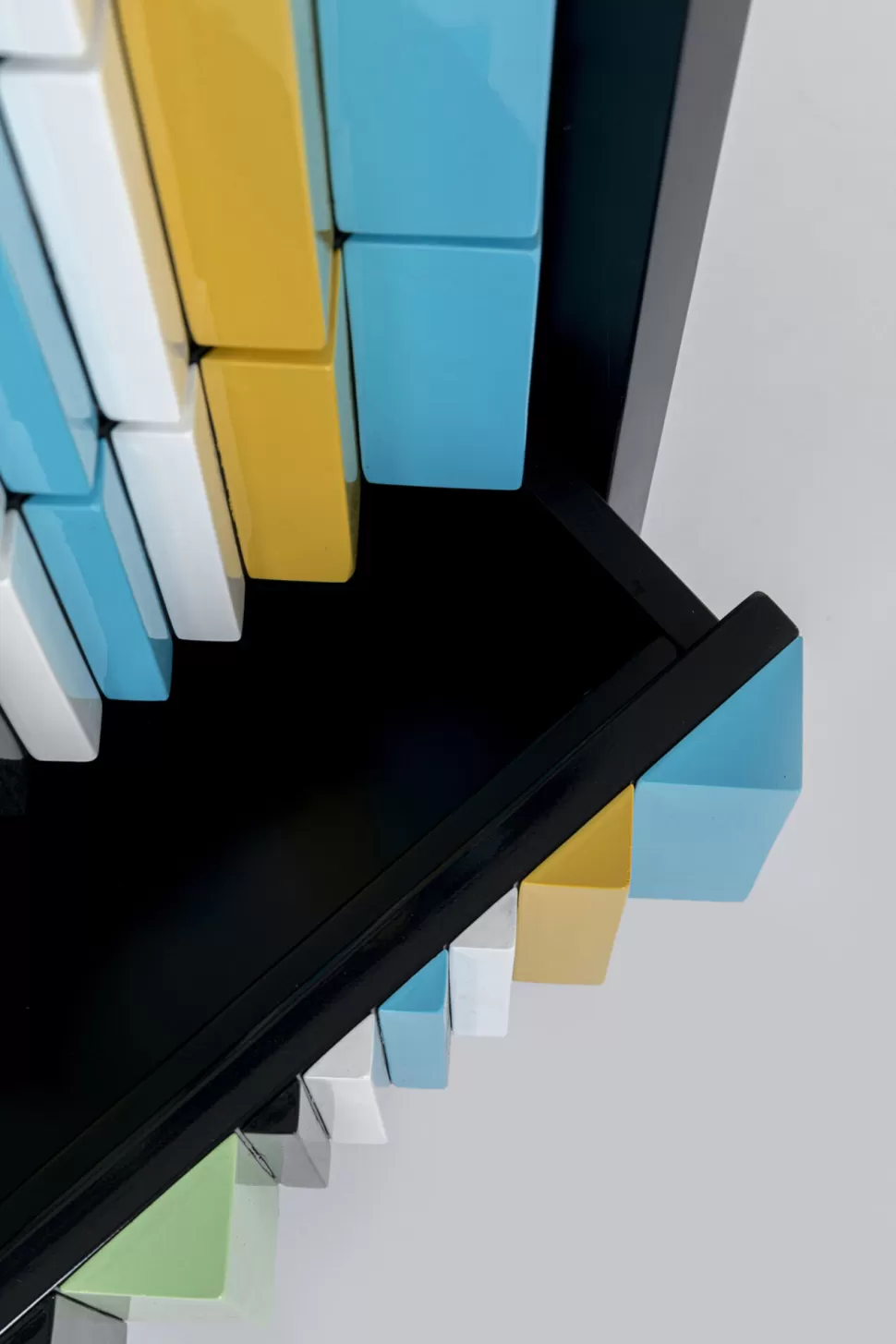 Komody-KARE Design Komoda Kolorowa Z Szufladami I Drzwiami MDF 186 Cm Podstawa Czarna Stalowa