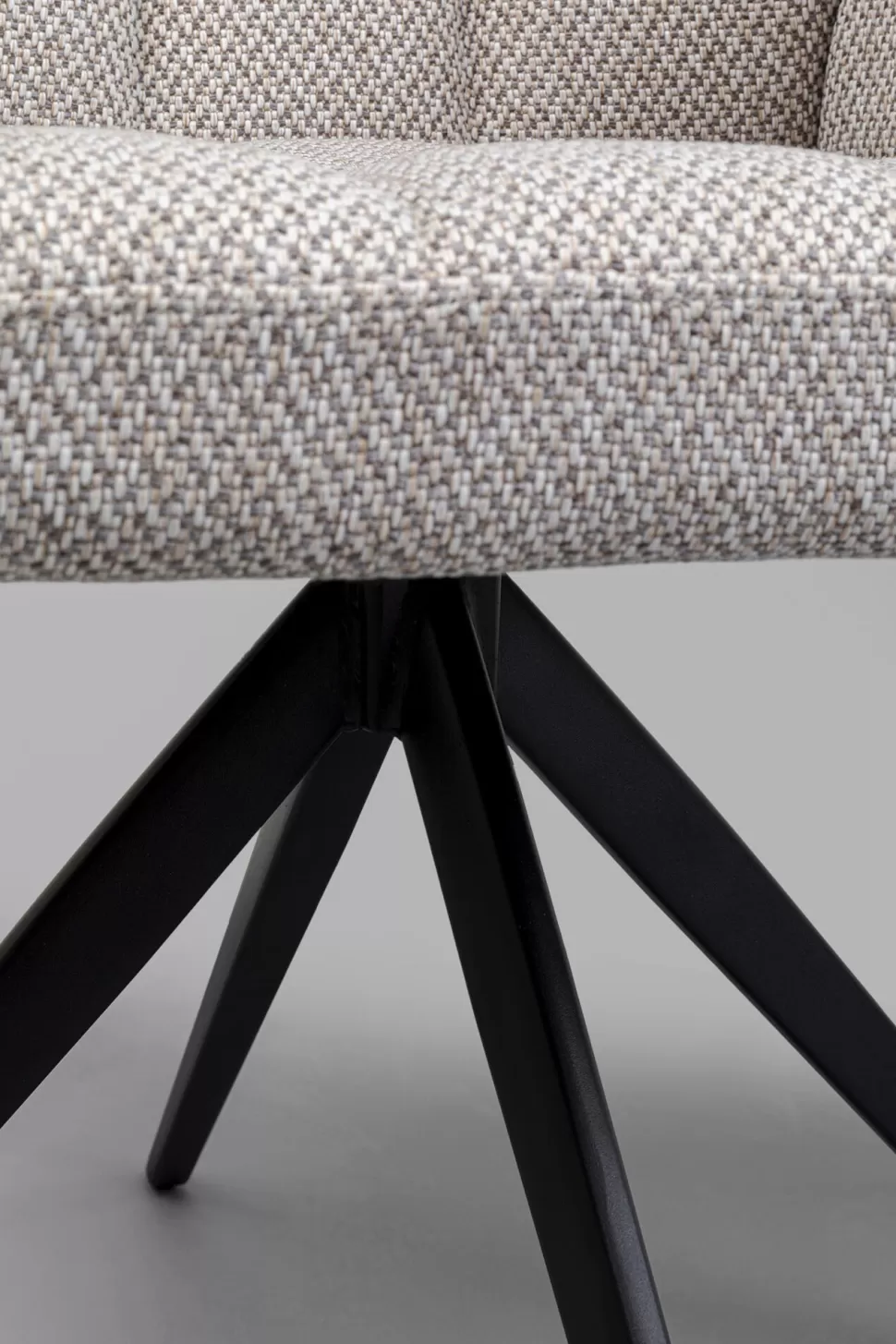 Krzesła-KARE Design Krzesło Obrotowe Z Podłokietnikami Tapicerowane Szare Nogi Czarne 65x85 Cm