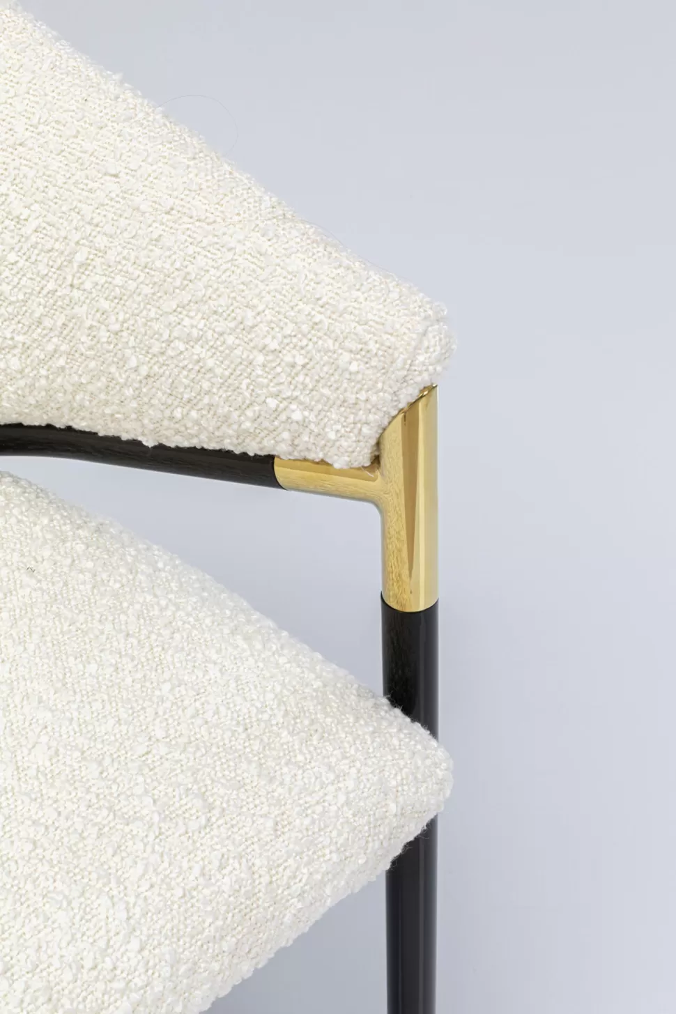 Krzesła-KARE Design Krzesło Z Podłokietnikami Tapicerowane Białe Boucle Nogi Stalowe Czarne 58x79 Cm