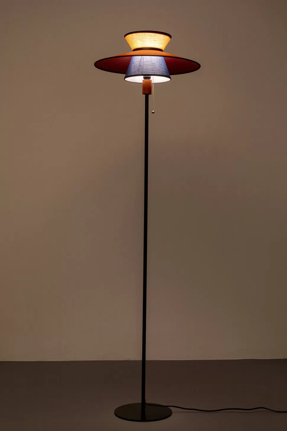 Lampy Podłogowe-KARE Design Lampa Podłogowa Z Kolorowym Kloszem Podstawa Czarna Ø45x160 Cm