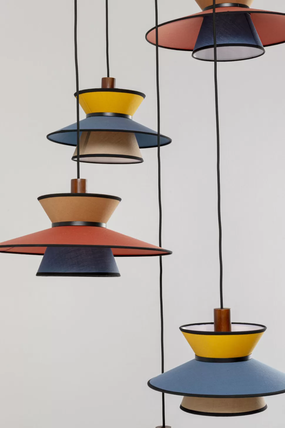 Lampy Wiszące-KARE Design Lampa Wisząca Z Kolorowymi Kloszami Podsufitka Czarna Ø87 Cm