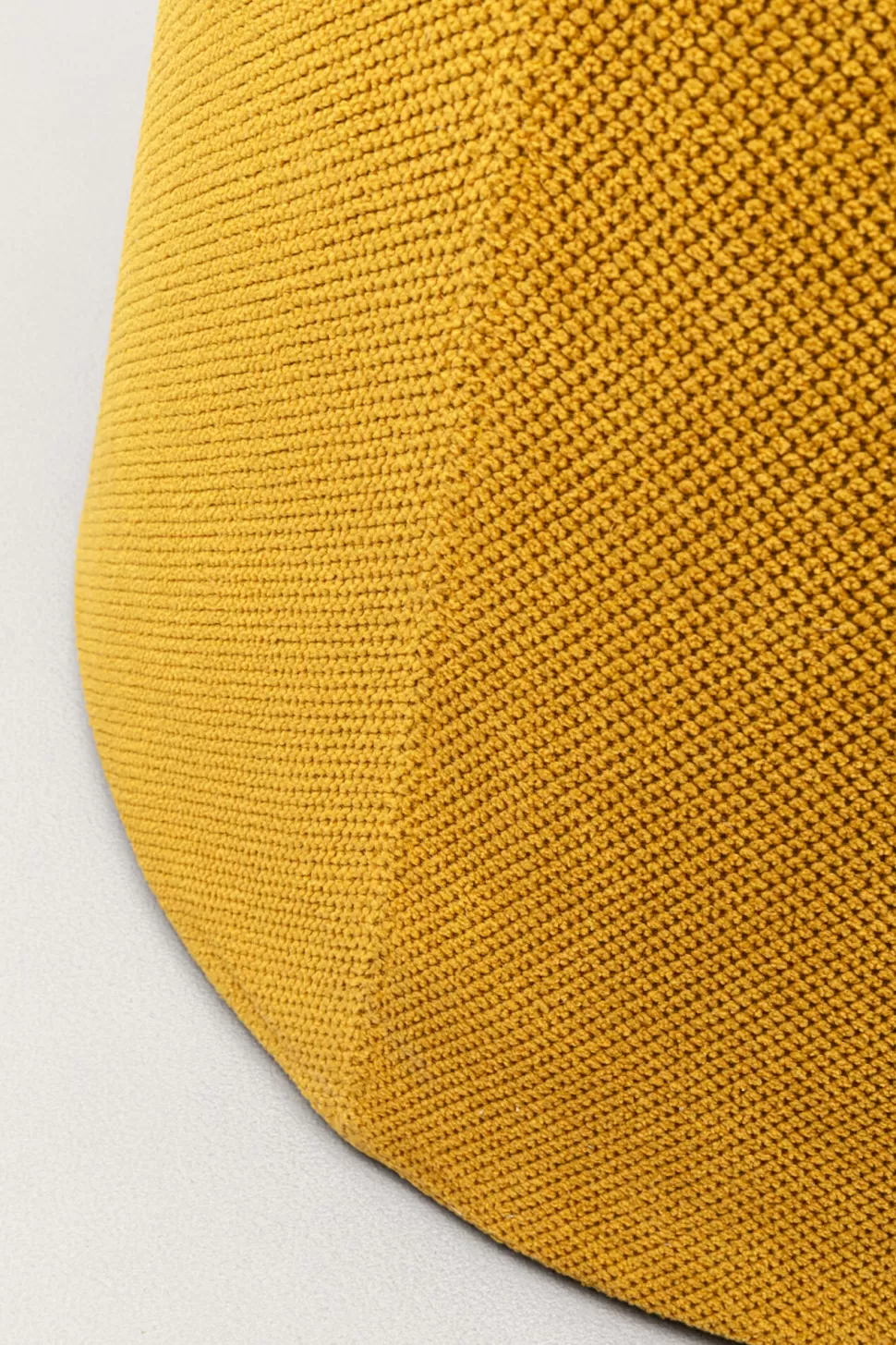Pufy-KARE Design Pufa Ze Schowkiem I Uchwytami Tapicerowana żółta Okrągła Ø51x49 Cm