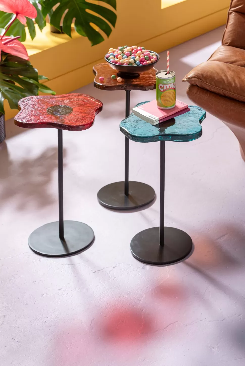 Stoliki Kawowe-KARE Design Stolik Pomocniczy Blat Szklany Pomarańczowy Podstawa Czarna Stalowa 30xH50 Cm