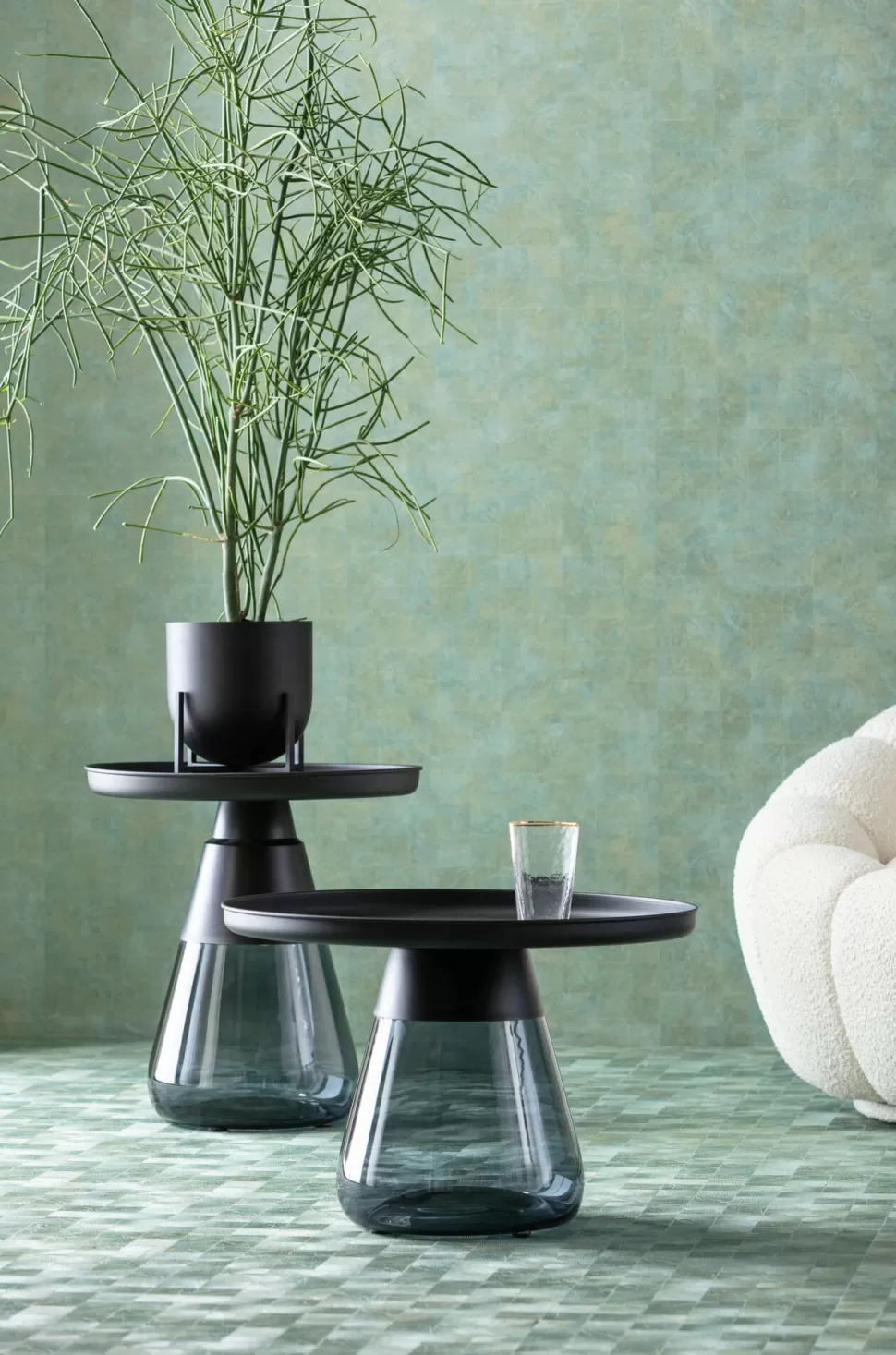 Stoliki Kawowe-KARE Design Stolik Pomocniczy Okrągły Stal Czarna I Szkło Przydymione Ø50 Cm