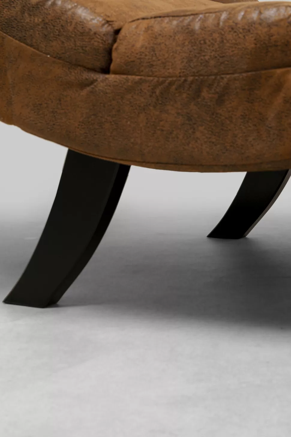 Szezlongi-KARE Design Szezlong Tapicerowany Brązowy Vintage Nogi Bukowe Czarne 190 Cm