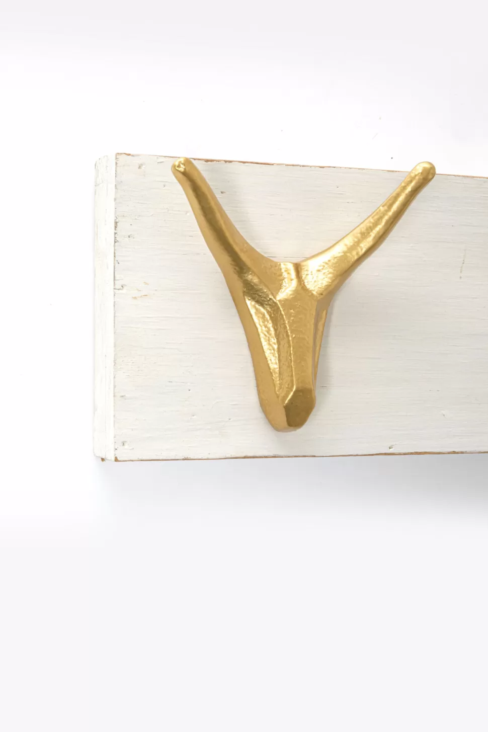 Wieszaki Ścienne-KARE Design Wieszak ścienny Drewno Jodłowe Białe Postarzane I Złota Stal 75 Cm